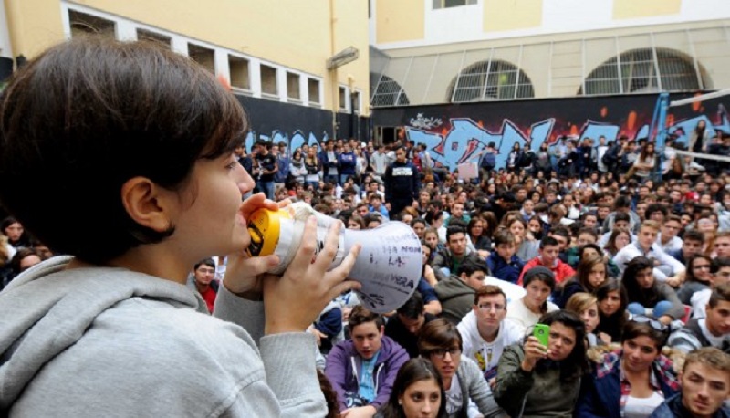 Bologna: scontri all’università tra studenti e forze dell’ordine