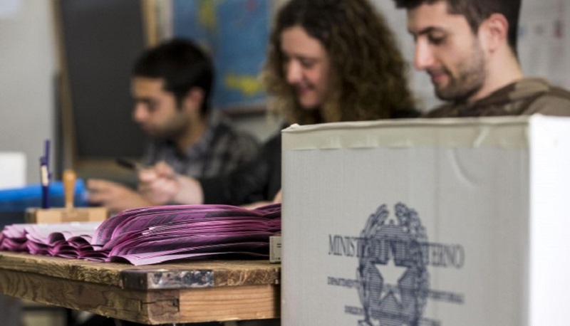 Giovani distanti dalla politica: ecco perché potrebbero non votare
