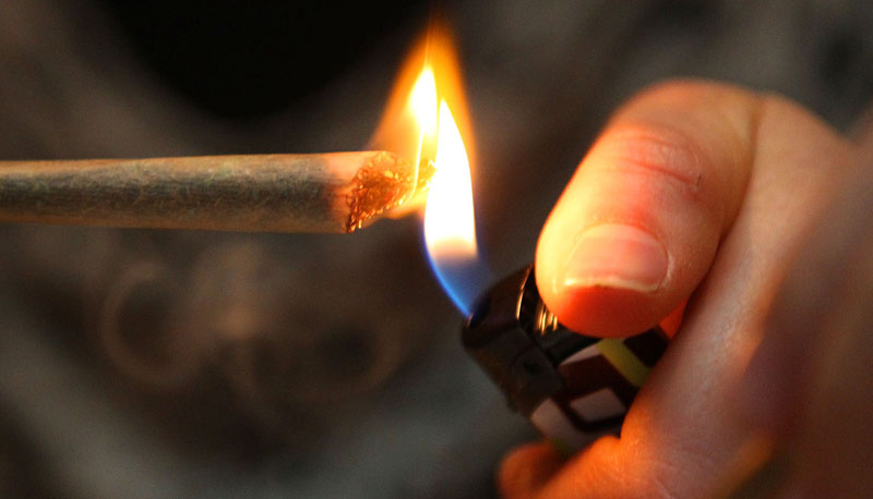 Giovani e droghe leggere, 1 su 10 ne fa uso (anche a scuola)