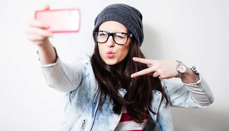 L’era dei social network: preferisci essere o apparire?