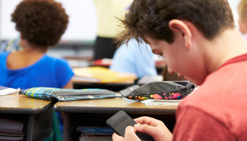 Smartphone in classe, dov’è la novità? Lo usiamo già (anche per chattare)