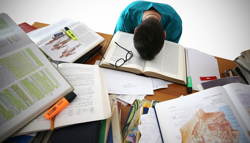 Esami in vista? 9 cose tipiche della sessione di dicembre