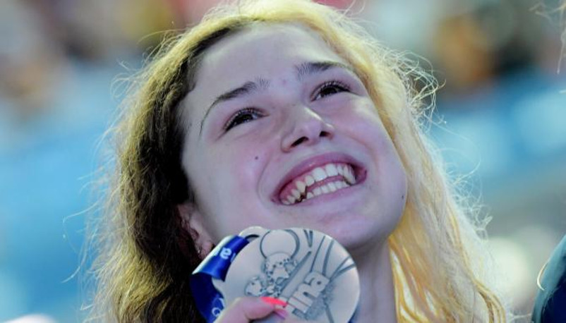 Benedetta Pilato: chi è la nuova stella del nuoto italiano campionessa anche a scuola