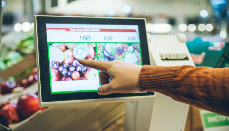 Pesa la PlayStation nel reparto frutta e verdura e la paga 9 euro