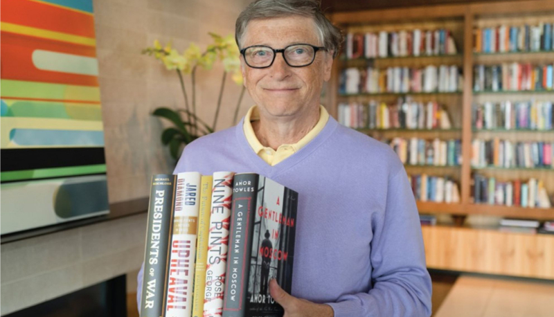 5 libri da leggere sotto l’ombrellone consigliati da Bill Gates