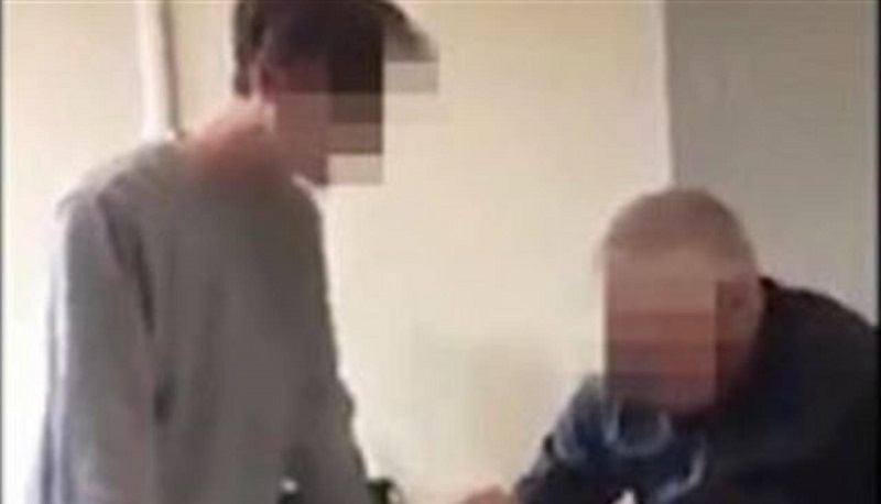 Sbatti il bullo (e il prof umiliato) sui social, diventa cyberbullo anche tu!