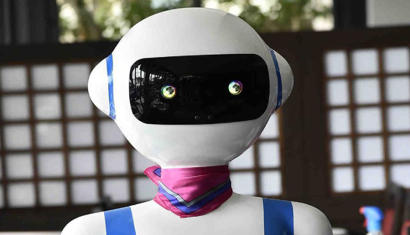 I camerieri robot che servono ai tavoli sono anche in Italia: scopri dove