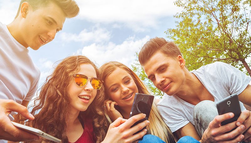 Come usare al meglio i social e il web: torna la campagna educativa di Generazioni Connesse