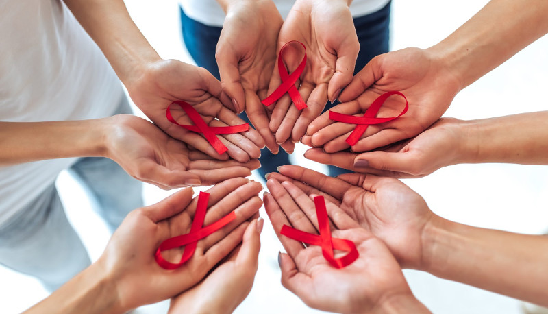 HIV: ancora disinformazione e pregiudizi tra i giovani. Così aumentano paura e rischi