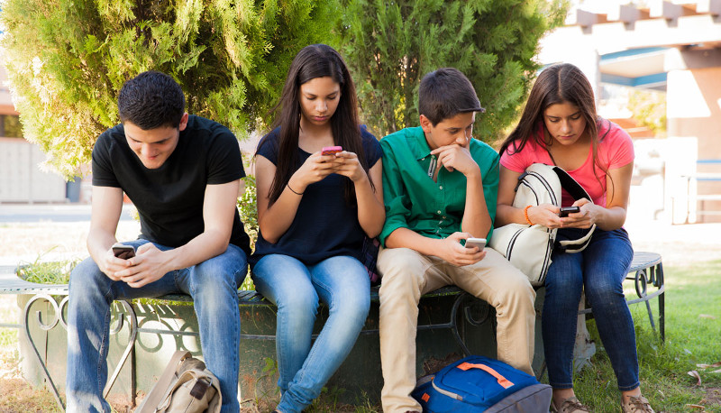 Social network, 4 adolescenti su 10 conoscono solo la metà dei propri ‘amici’