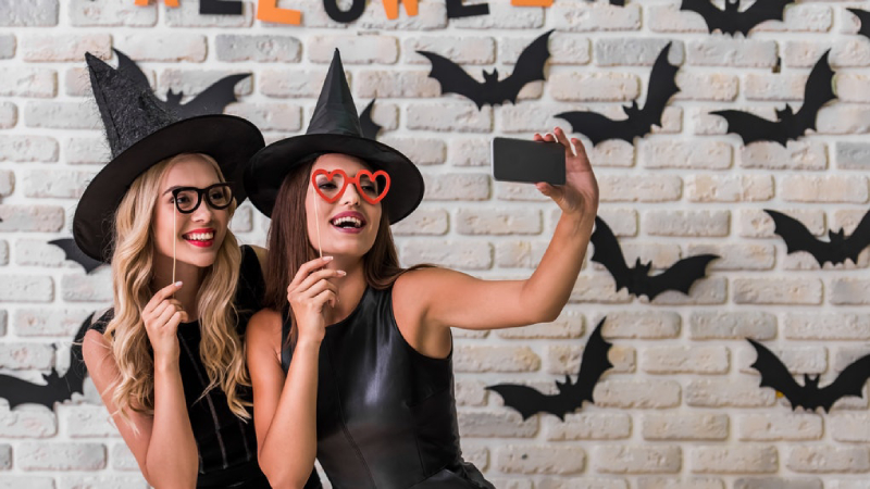 Halloween 2019, costume da strega: come fare trucco e vestito fai da te