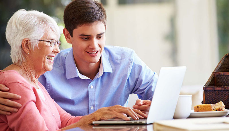 A Milano i coinquilini degli universitari sono…gli anziani