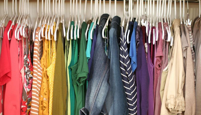 Torino, prof impone dress code all’università: stop infradito e jeans strappati