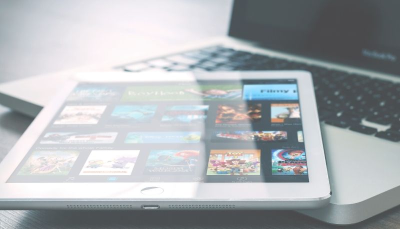 Su Disney+ arriva il live action di Robin Hood