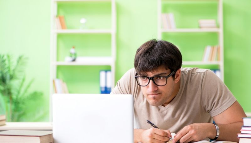 Università, esami a distanza: se cade la connessione sei bocciato?