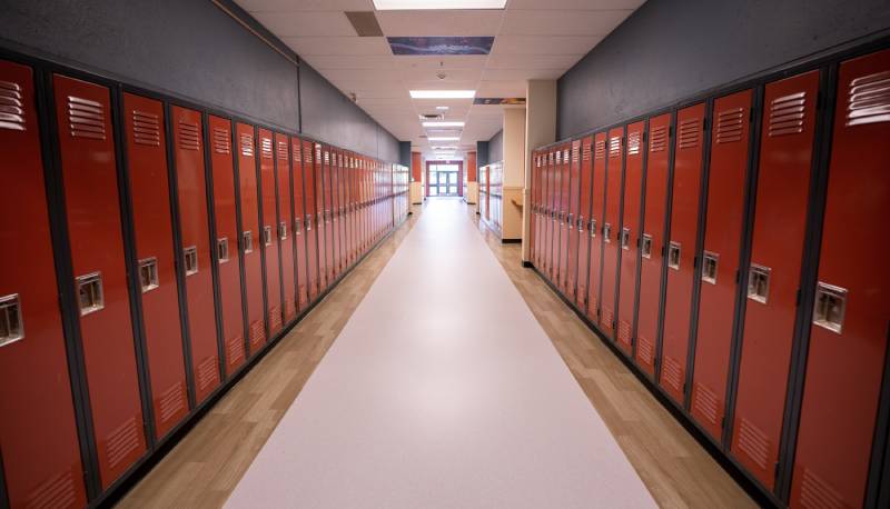 Gli effetti del Covid sulla scuola, i dati OCSE: Italia tra i paesi dove la chiusura è stata più lunga, ma oggi le classi sono tra le meno affollate