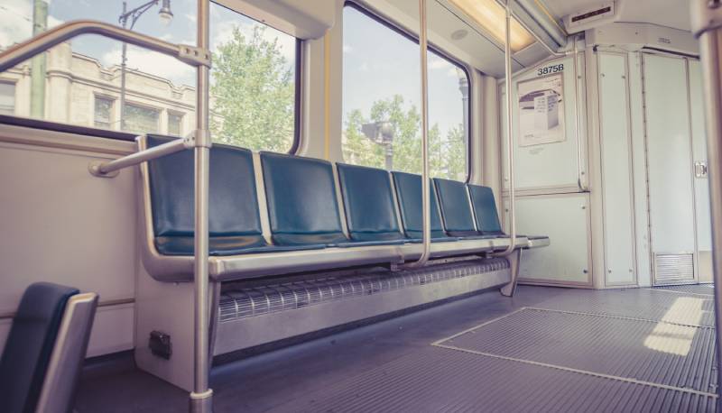 Ritorno a scuola? Con mamma e papà: 1 studente su 5 abbandona i mezzi pubblici per paura del Covid