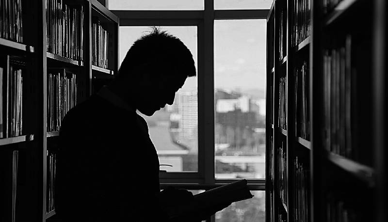 Giovani universitari suicidi: negli ultimi tre anni almeno una decina di casi. Gli studenti: "Troppa pressione e nessun supporto"