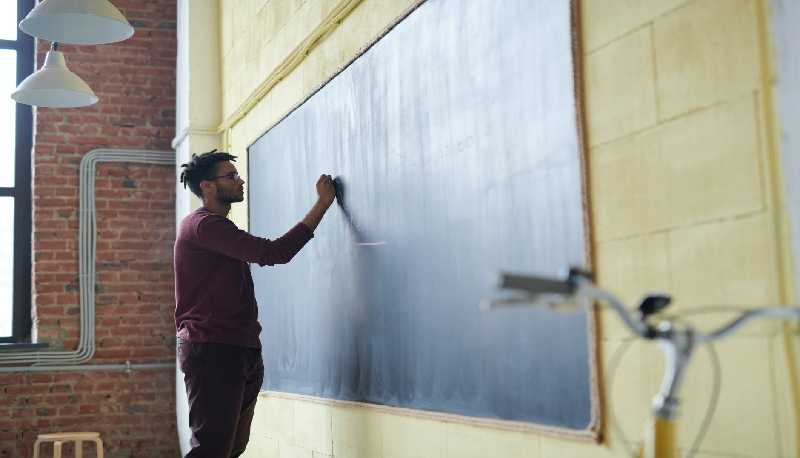 Stipendi degli insegnanti: in Italia tra i più bassi d’Europa