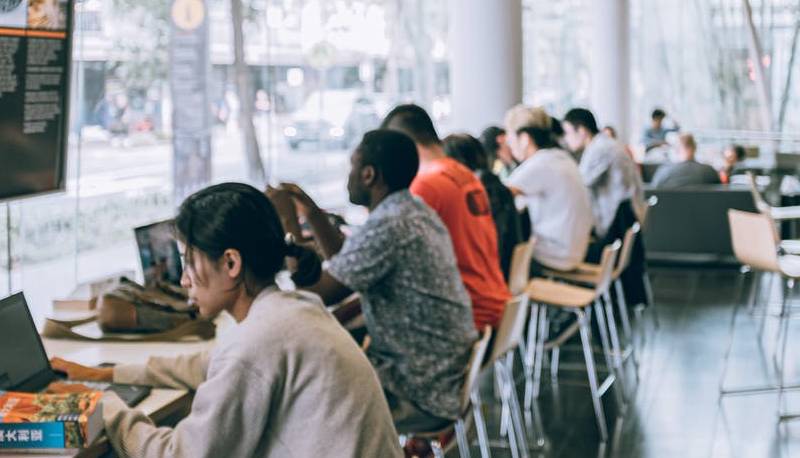 Aule studio chiuse all’università perché gli studenti non mettono la mascherina: scoppia la protesta