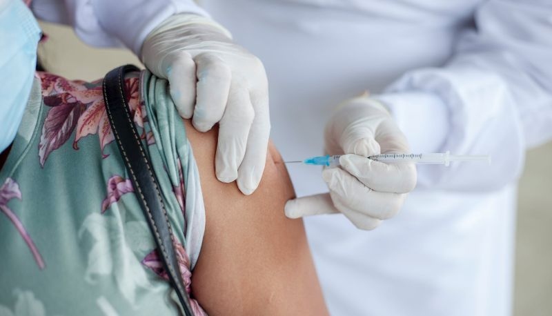 In Campania terza dose di vaccino subito anche per i giovani
