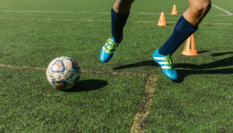Covid, le nuove regole per la Serie A e altri sport di squadra: non si gioca con il 35% di positivi