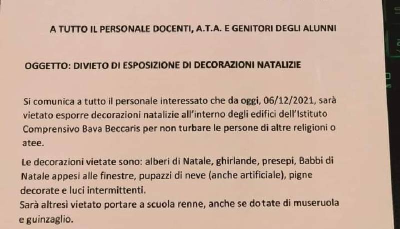 Vietate decorazioni natalizie a scuola, ma è tutto uno scherzo