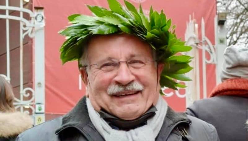 Si laurea a 75 anni: "I miei avrebbero voluto vedermi laureato"