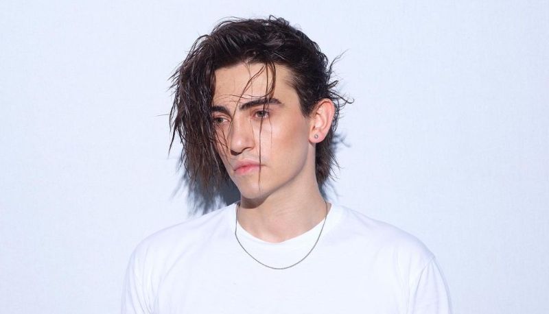 Sanremo 2022, Michele Bravi canta Inverno dei fiori: testo e significato