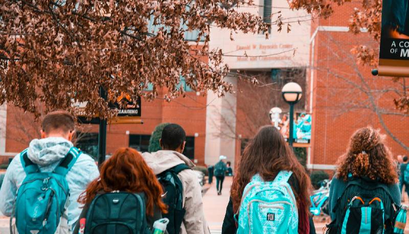 Prof assenti, aule ghiacciate, connessioni a Internet intasate: ecco l’effetto quarta ondata sulla scuola