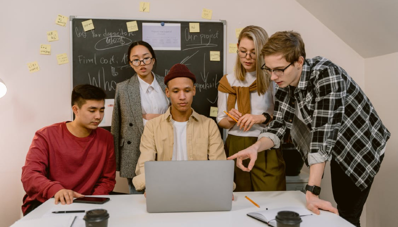 Erasmus per studenti italiani in Italia, la proposta piace alla Ministra: "Perché no? Lo chiedono gli studenti"