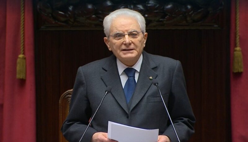 Gli studenti rispondono al discorso di Mattarella: "Al posto di applaudire ascoltateci!"
