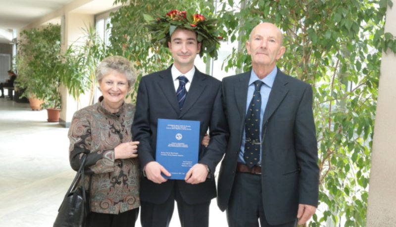 Cesare e le sue 4 lauree: è dottore in Scienze politiche, Storia, Giurisprudenza e Filologia
