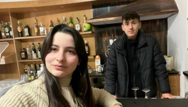 Il bar del paesino rischia di chiudere, Asia e Federico a 20 anni si trasferiscono in montagna e lo rilevano