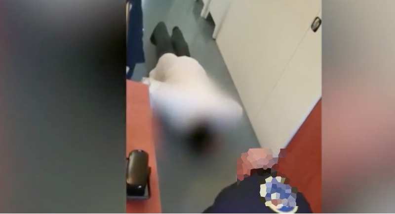 Università, specializzandi costretti a fare le flessioni "per punizione"