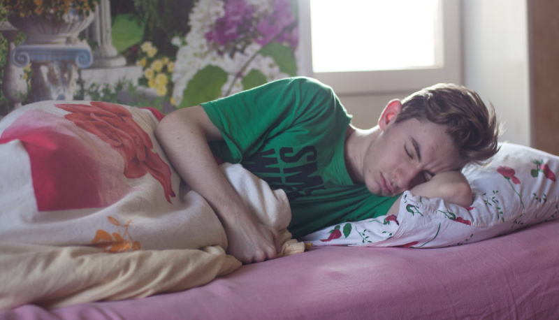 Oggi è la giornata mondiale del sonno: uno studente delle superiori dovrebbe dormire dalle 8 alle 10 ore. La tabella per tutte le età