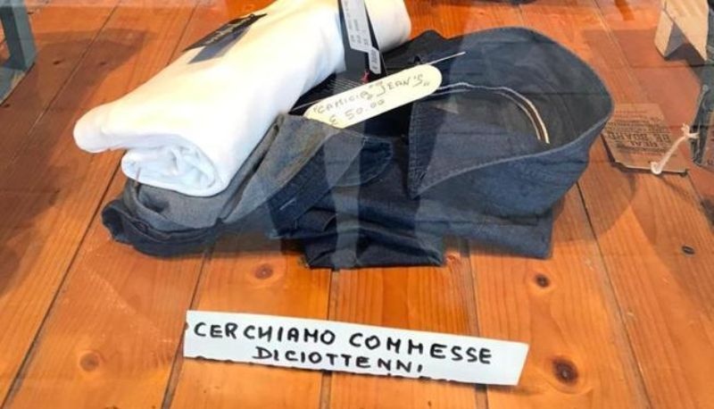 L’annuncio di lavoro: "Cercasi commesse 18enni libere da impegni familiari". Scoppia la polemica