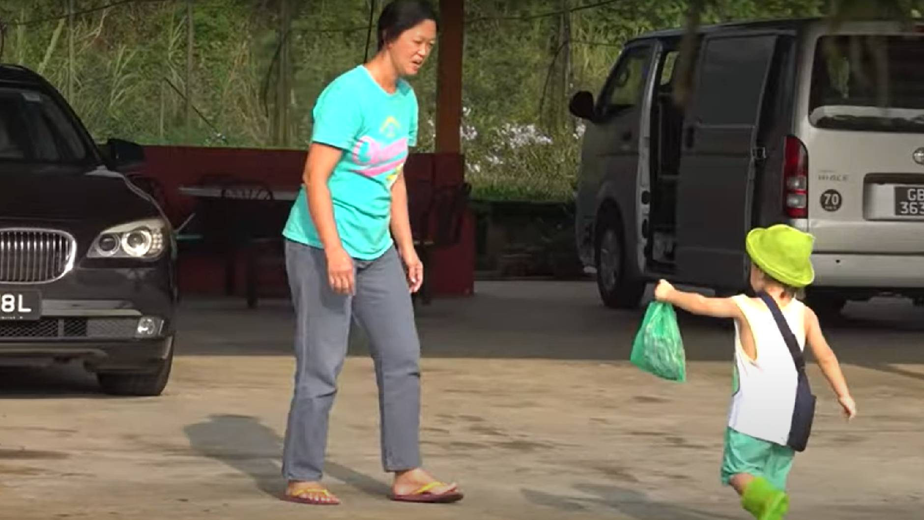 Bimbi di due anni a fare la spesa o in lavanderia da soli: è Old Enough, la nuova serie Netflix giapponese che fa discutere