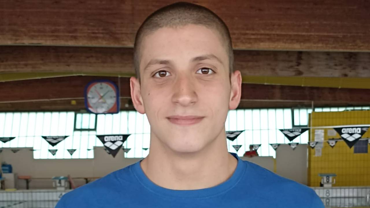 A 15 anni è campione di nuoto e parteciperà alla Mediterranean Cup: chi è Lorenzo Fuschini