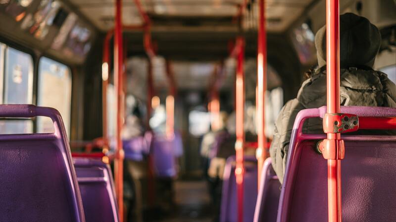 Bonus trasporti, da settembre 60 euro per i mezzi pubblici: come richiederlo
