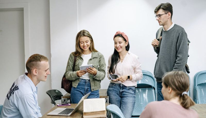 Elezioni Politiche 2022, i candidati parlano di scuola e giovani: dallo scontro su licei e tecnici alla dote ai 18enni