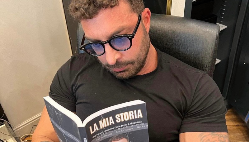 Lorenzo Ruzza virale su Tik Tok: ecco perché distrugge orologi falsi
