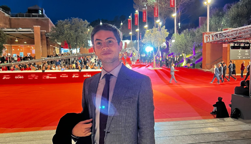 Simone vince i biglietti per la première de “La Stranezza” e calca il red carpet alla Festa del Cinema di Roma: “È stato incredibile”