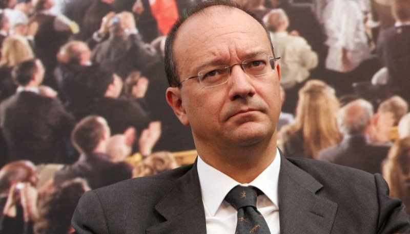 Ecco il piano per semplificare la scuola. Valditara: le misure per famiglie, studenti e docenti