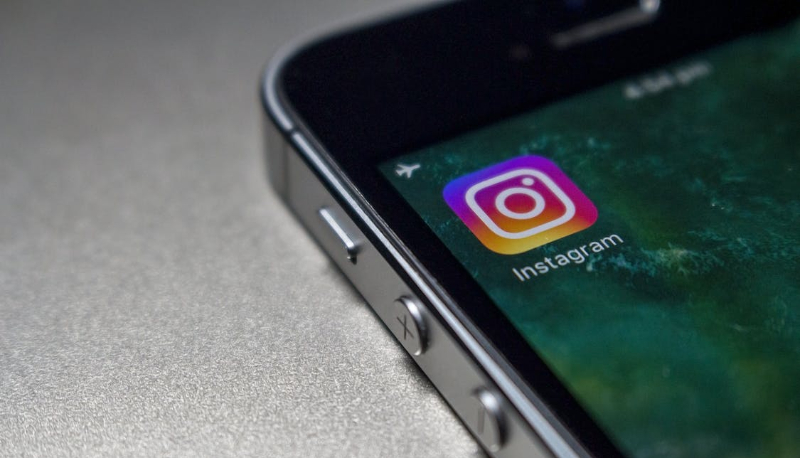 Come aggiungere musica di sottofondo ai post su Instagram