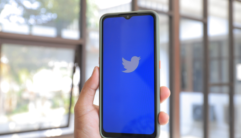 ​​Licenziamenti di massa e spunte blu a pagamento: cosa sta succedendo in Twitter con Elon Musk