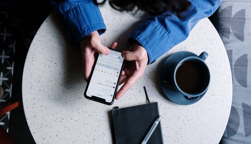 WhatsApp, arrivano i messaggi che si cancellano dove averli letti