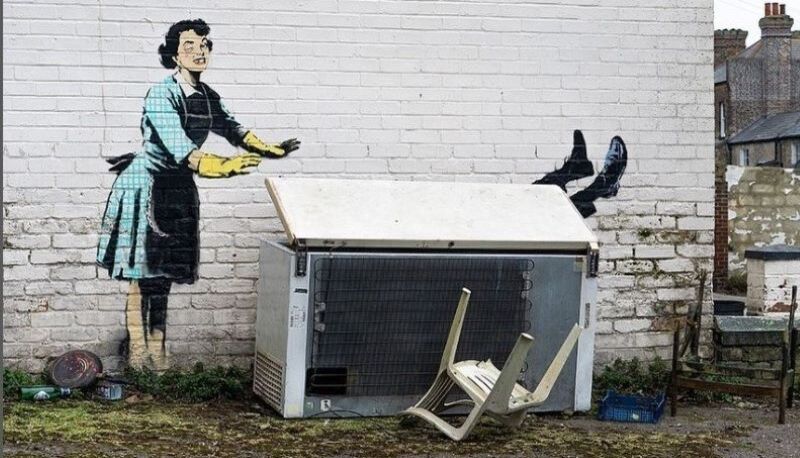 "Il mascara di San Valentino", cosa significa l’ultima opera di Banksy