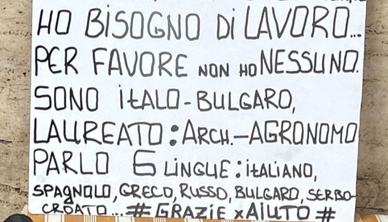 Il senzatetto Casimiro è laureato e conosce 6 lingue ma nessuno lo assume: parte l’appello social
