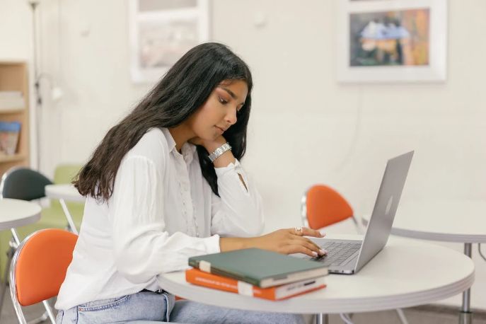L’Italia si sta spopolando, soprattutto al Sud: nel 2040 crollo dei giovani tra i 18 e i 20 anni. Crisi delle Università in vista